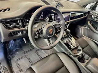 2025 Porsche Macan Base - Photo 29