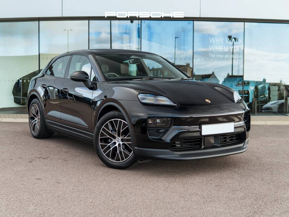 PORSCHE MACAN