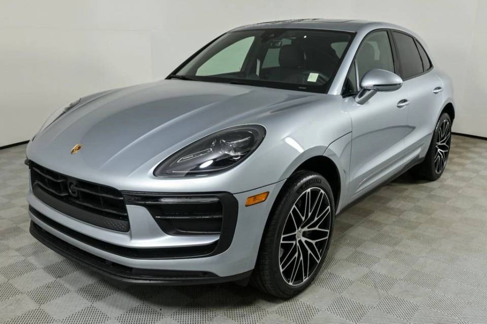 2025 Porsche Macan Base