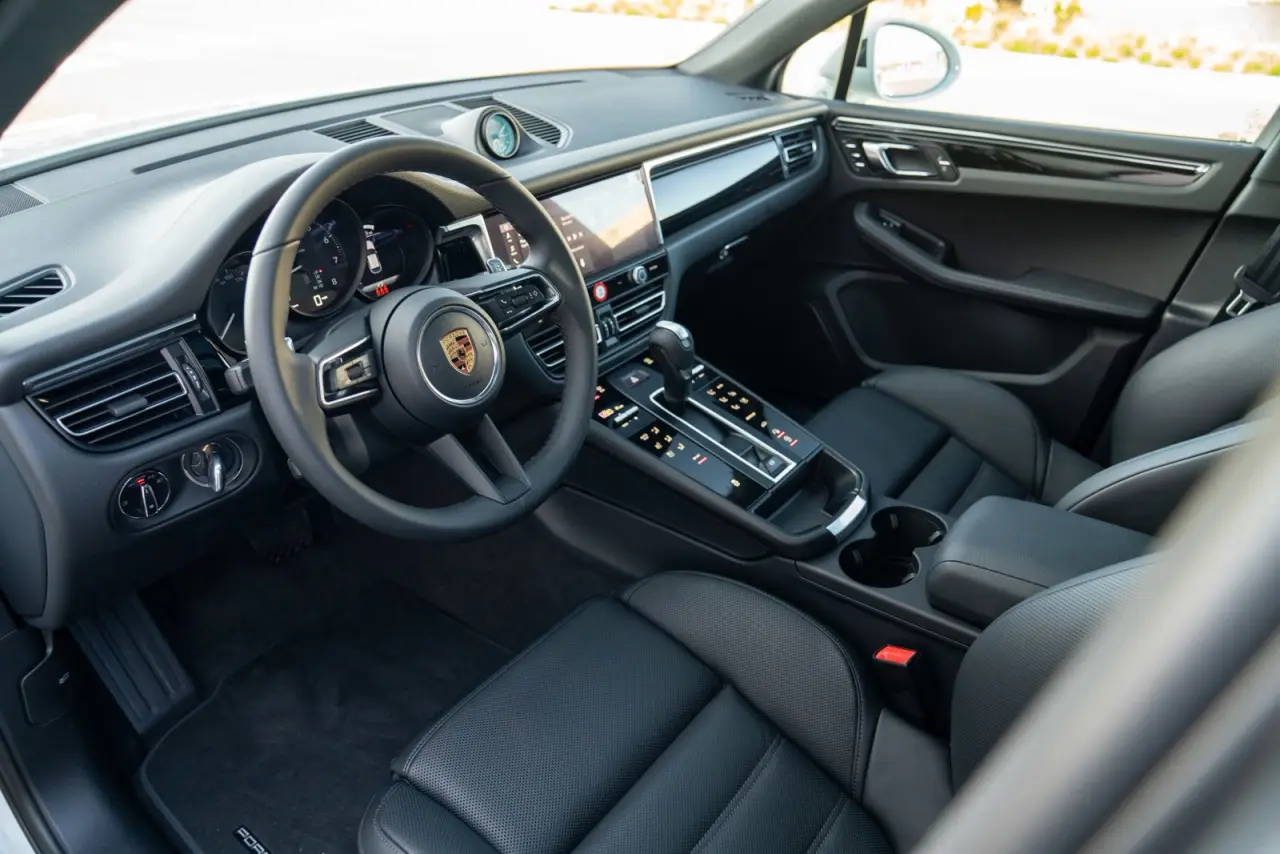 2026 Porsche Macan - Photo 32