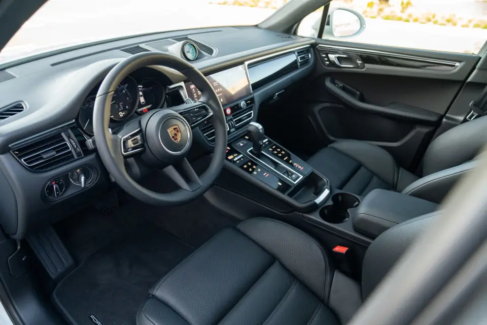2026 Porsche Macan - Photo 31