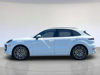 2025 Porsche Cayenne S E-Hybrid - Photo 13