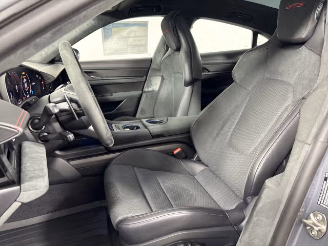 2025 Porsche Taycan GTS - Photo 34