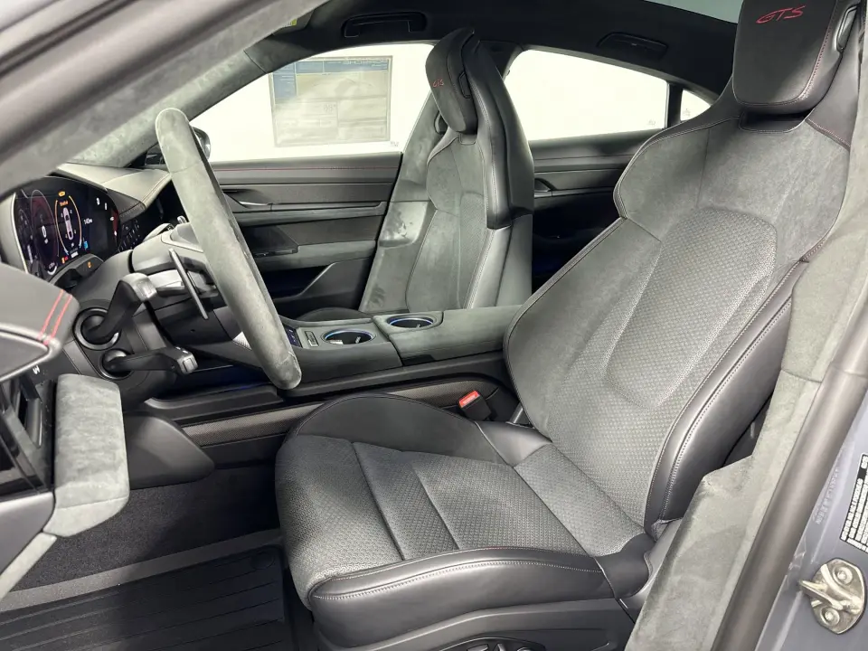 2025 Porsche Taycan GTS - Photo 39