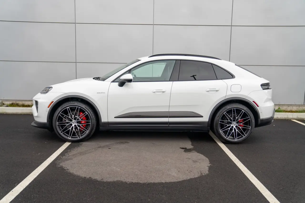 2026 Porsche Macan S - Photo 16