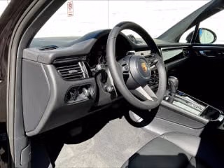 2026 Porsche Macan T - Photo 25