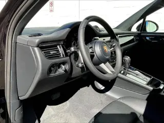 2026 Porsche Macan T - Photo 29