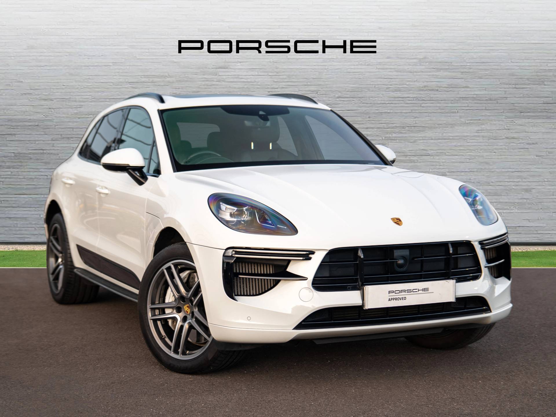 Macan Turbo, photo 1 of 47