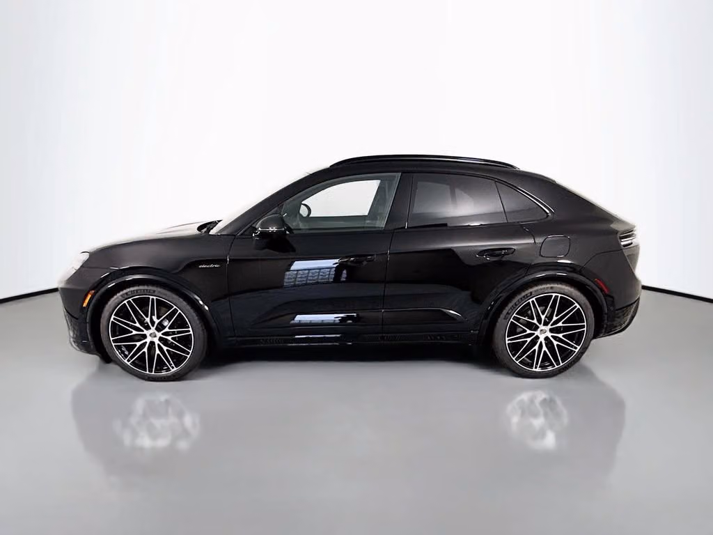 2025 Porsche Macan Turbo Electric - Photo 12