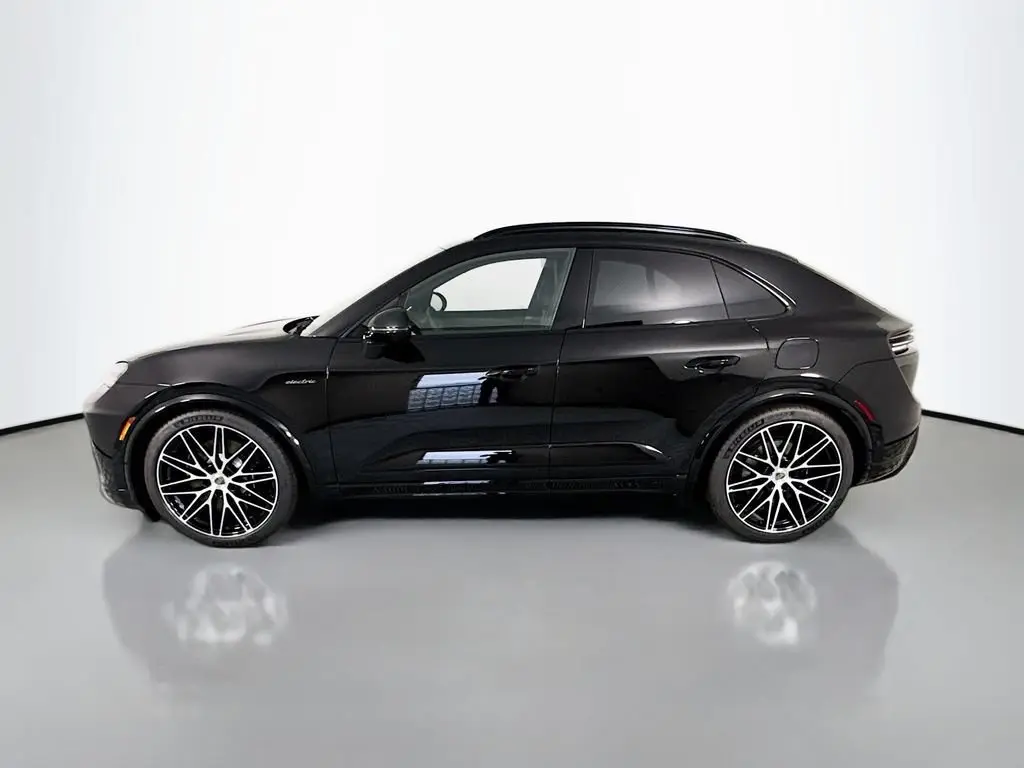 2025 Porsche Macan Turbo Electric - Photo 16