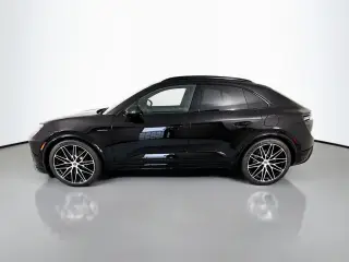 2025 Porsche Macan Turbo Electric - Photo 13