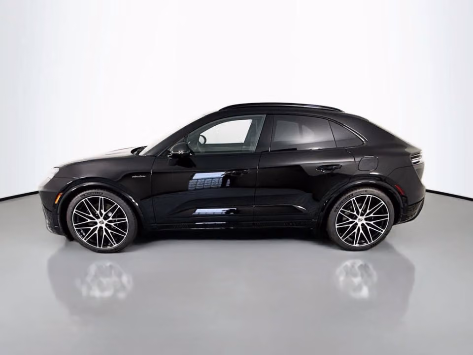 2025 Porsche Macan Turbo Electric - Photo 11