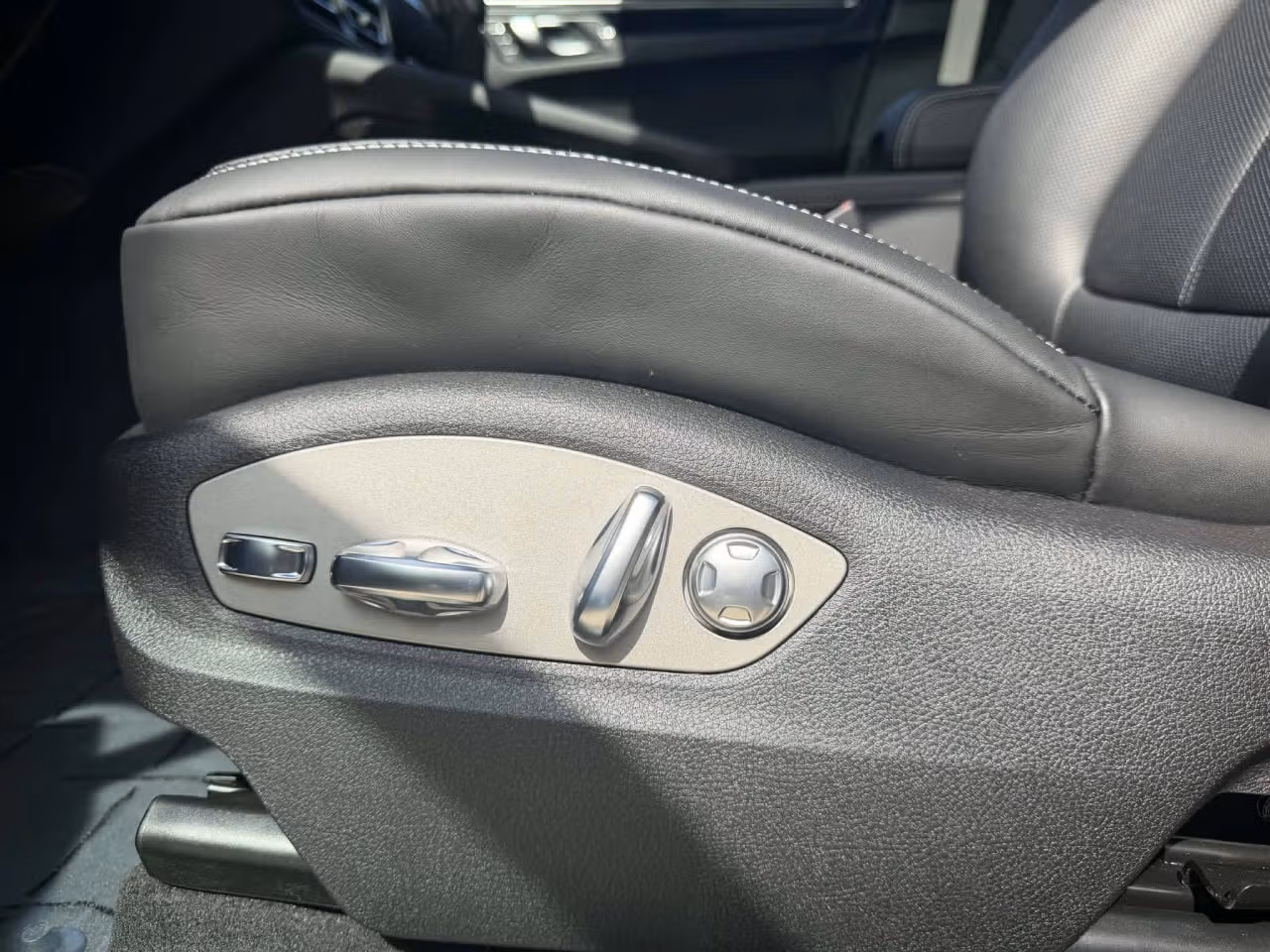 2026 Porsche Macan Base - Photo 36