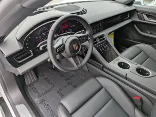 2025 Porsche Taycan Base - Photo 29