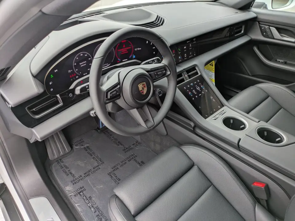 2025 Porsche Taycan Base - Photo 31
