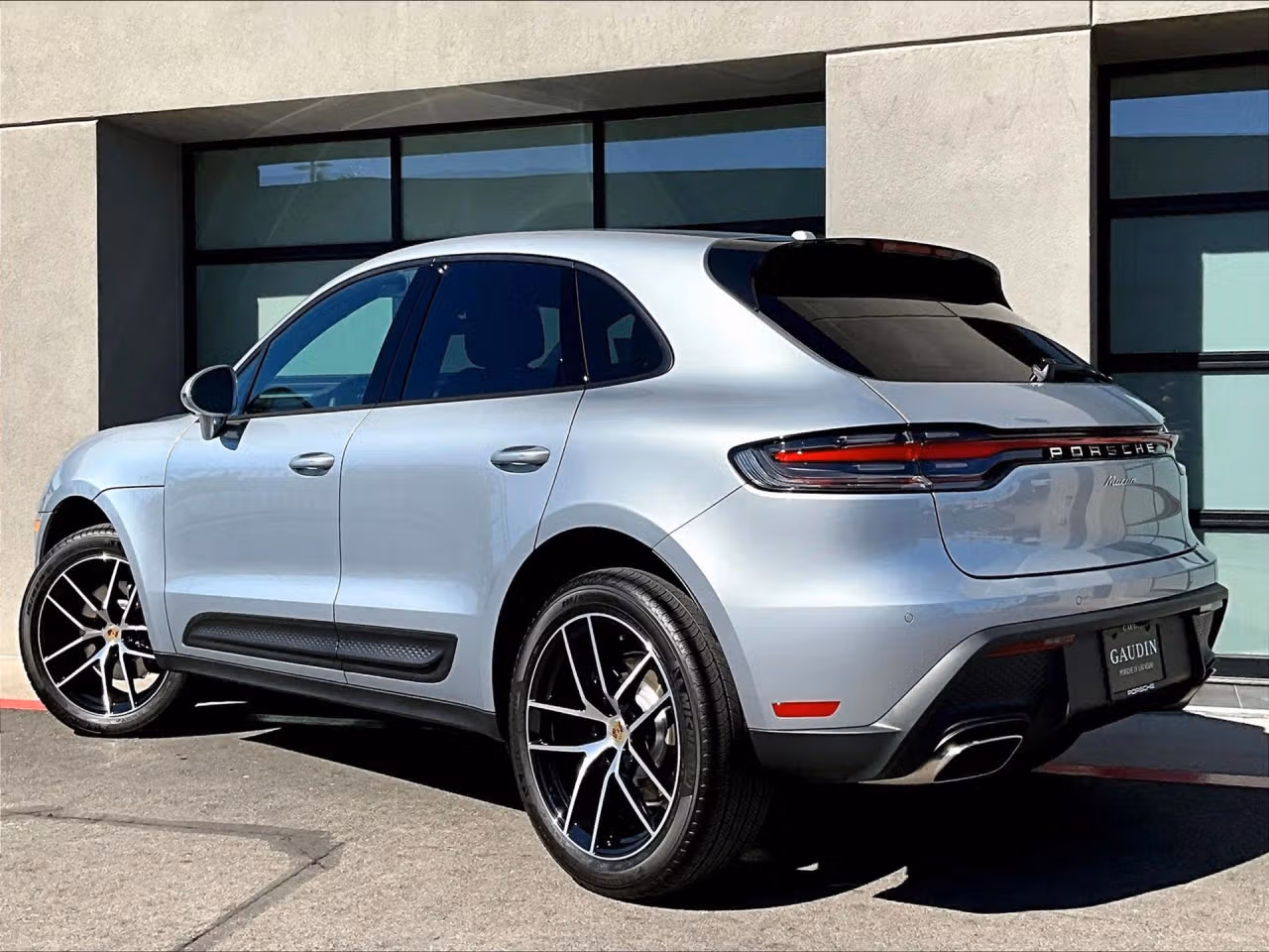 2026 Porsche Macan - Photo 20