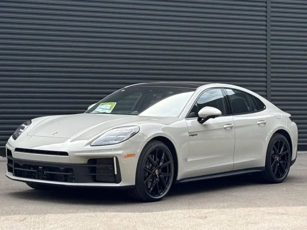 2025 Porsche Panamera 4 E-Hybrid - Photo 8