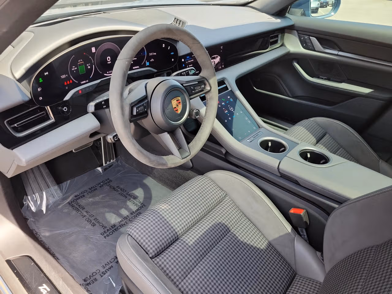 2025 Porsche Taycan 28