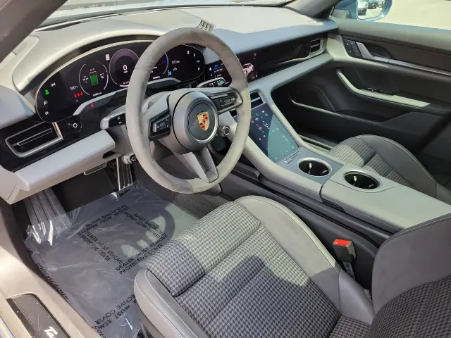 2025 Porsche Taycan 30