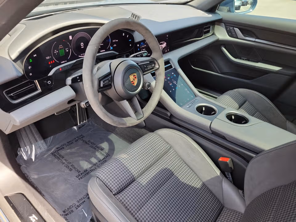 2025 Porsche Taycan 27