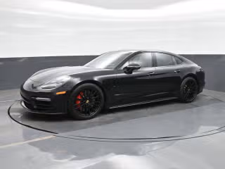 2019 Porsche Panamera GTS's photo