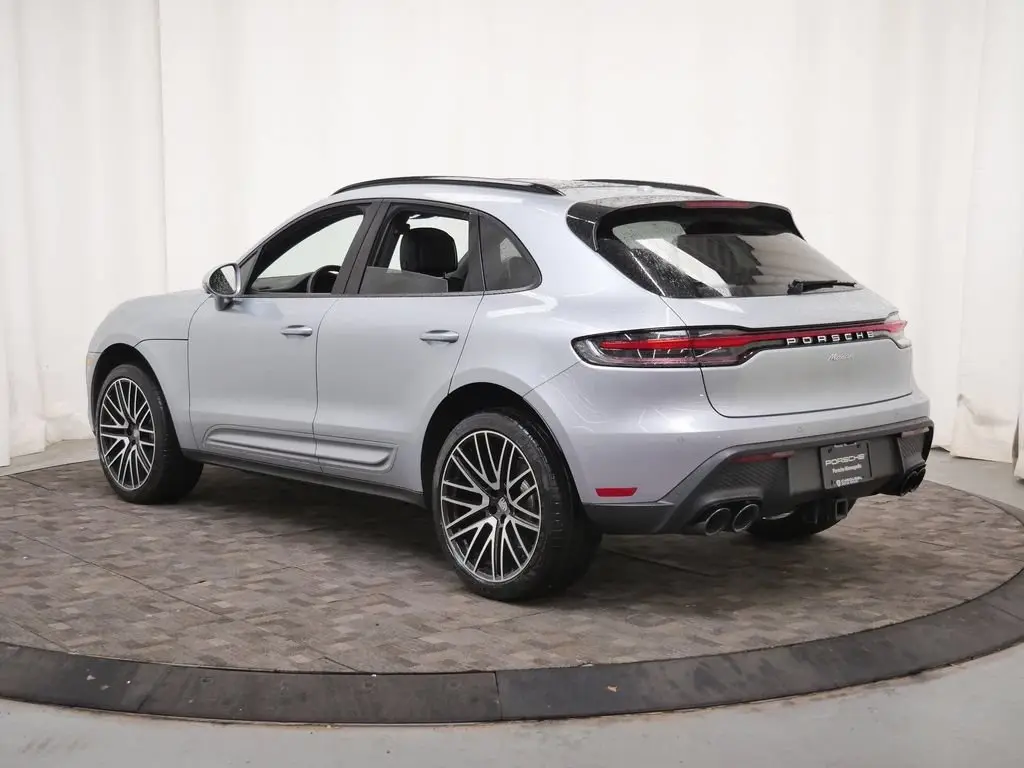 2026 Porsche Macan T - Photo 24