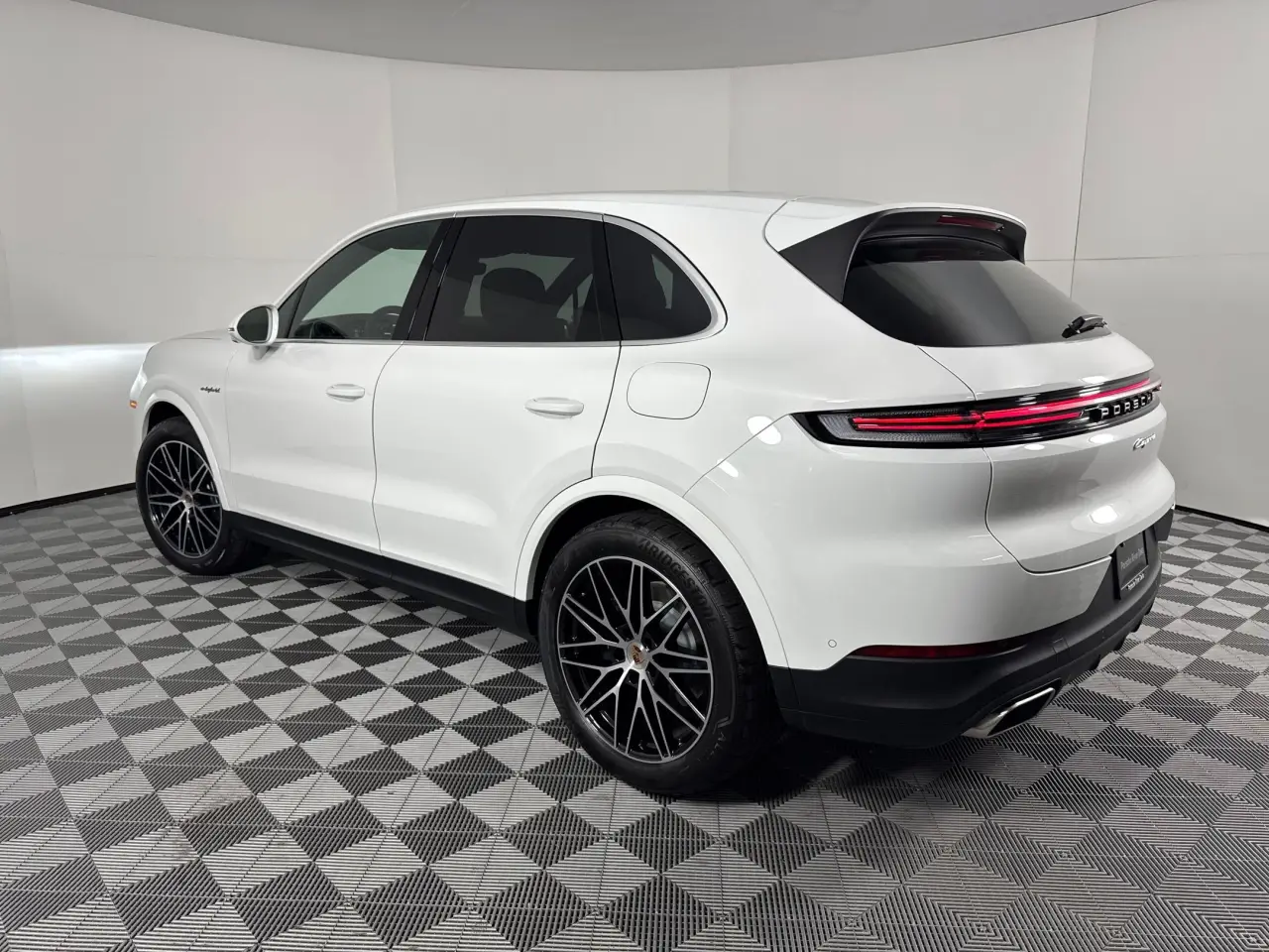 2026 Porsche Cayenne E-Hybrid - Photo 24