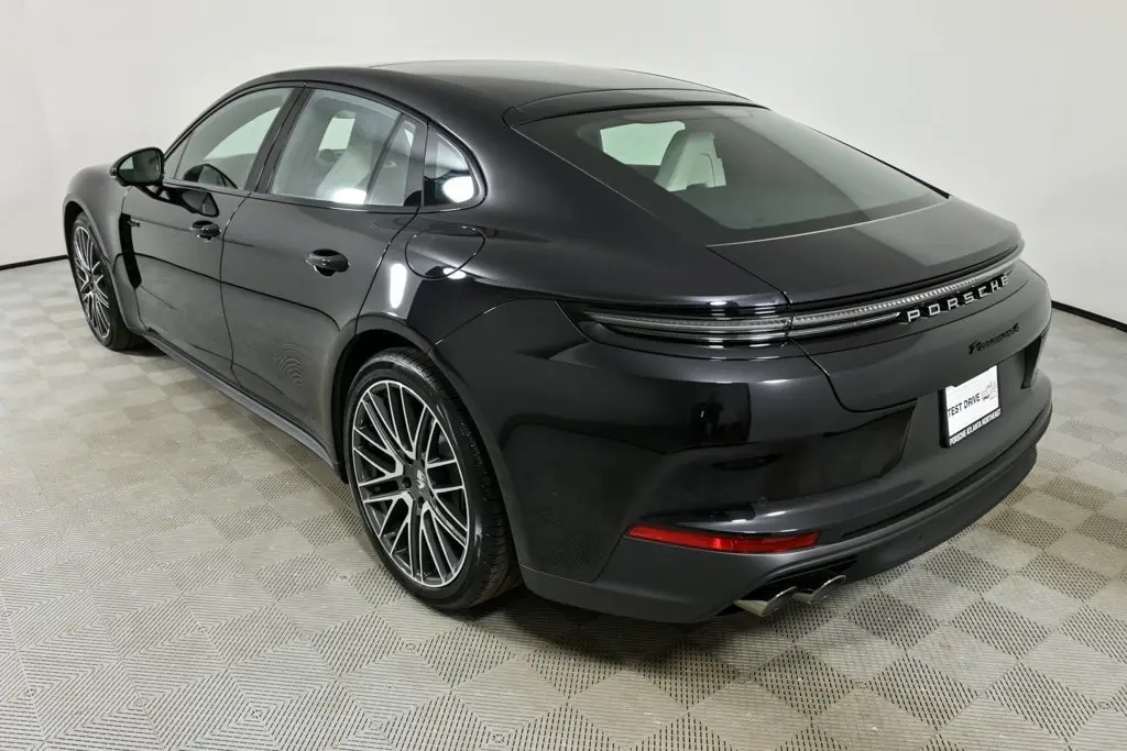 2026 Porsche Panamera 4 E-Hybrid - Photo 24