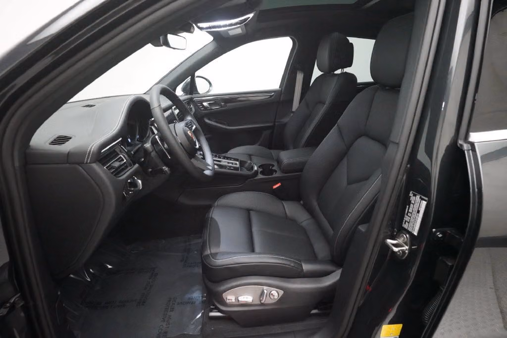 2026 Porsche Macan T - Photo 28