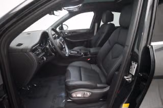 2026 Porsche Macan T - Photo 25