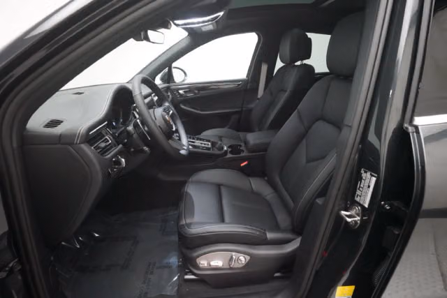 2026 Porsche Macan T - Photo 26