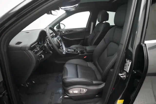 2026 Porsche Macan T - Photo 30