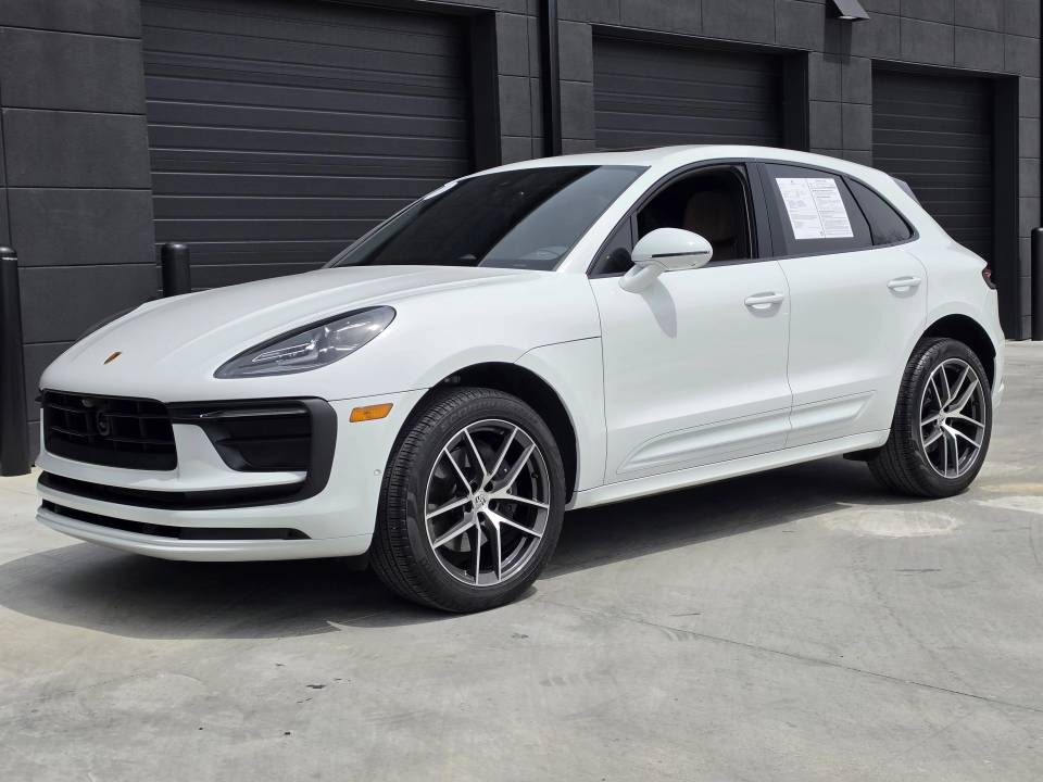 2025 Porsche Macan Base