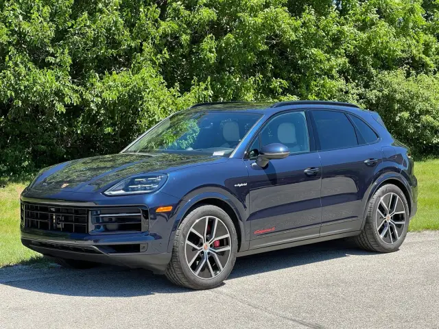 2025 Porsche Cayenne S E-Hybrid - Photo 6