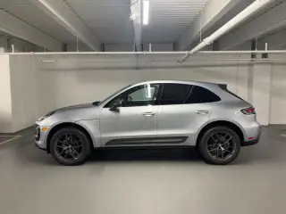 2026 Porsche Macan T - Photo 13