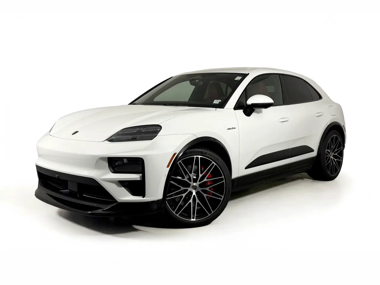 2025 Porsche Macan Turbo Electric - Photo 8