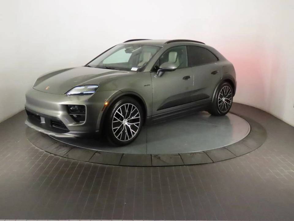 2025 Porsche Macan Base