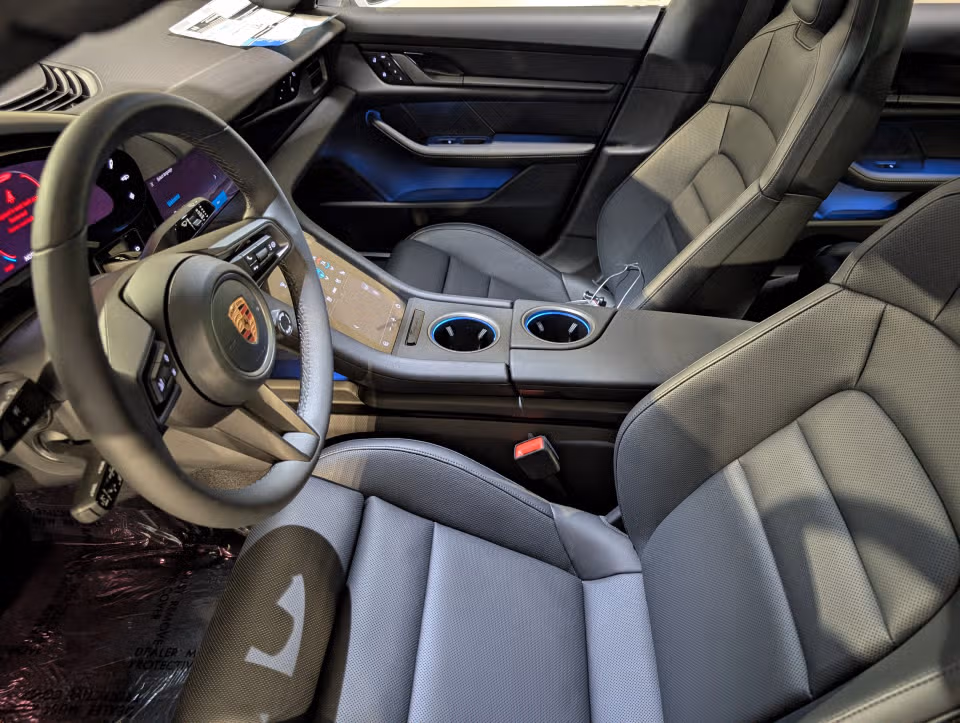 2026 Porsche Taycan Base - Photo 35
