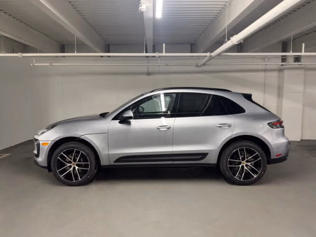 2026 Porsche Macan T - Photo 10