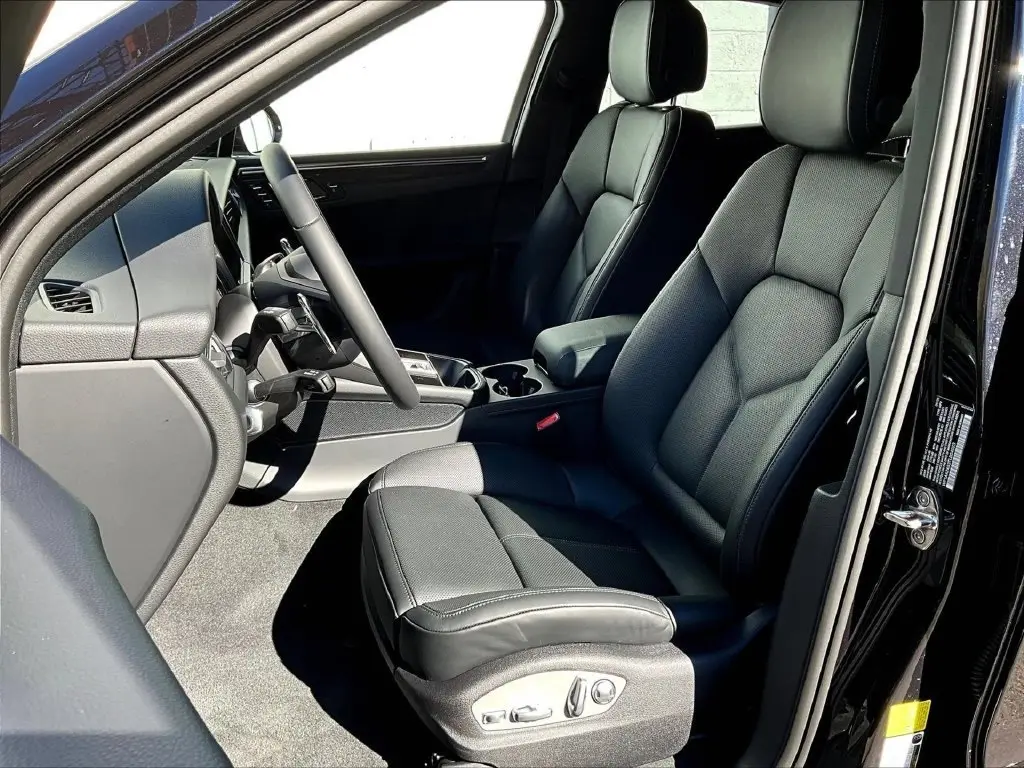 2026 Porsche Macan T - Photo 40