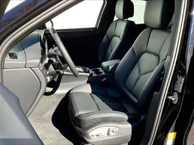 2026 Porsche Macan T - Photo 38