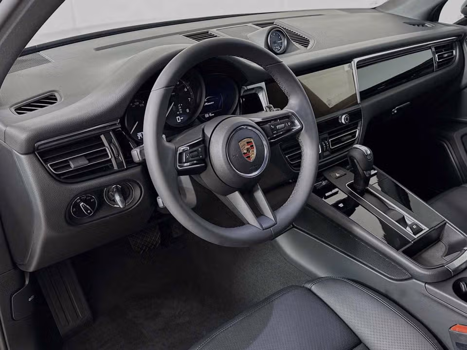 2025 Porsche Macan T - Photo 27