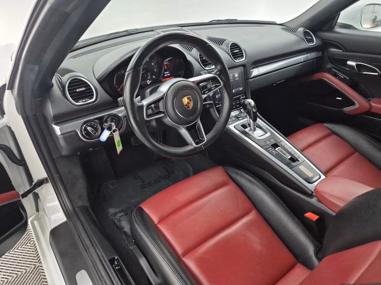 2022 Porsche 718 28