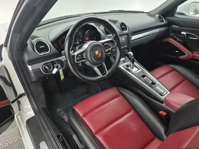 2022 Porsche 718 30