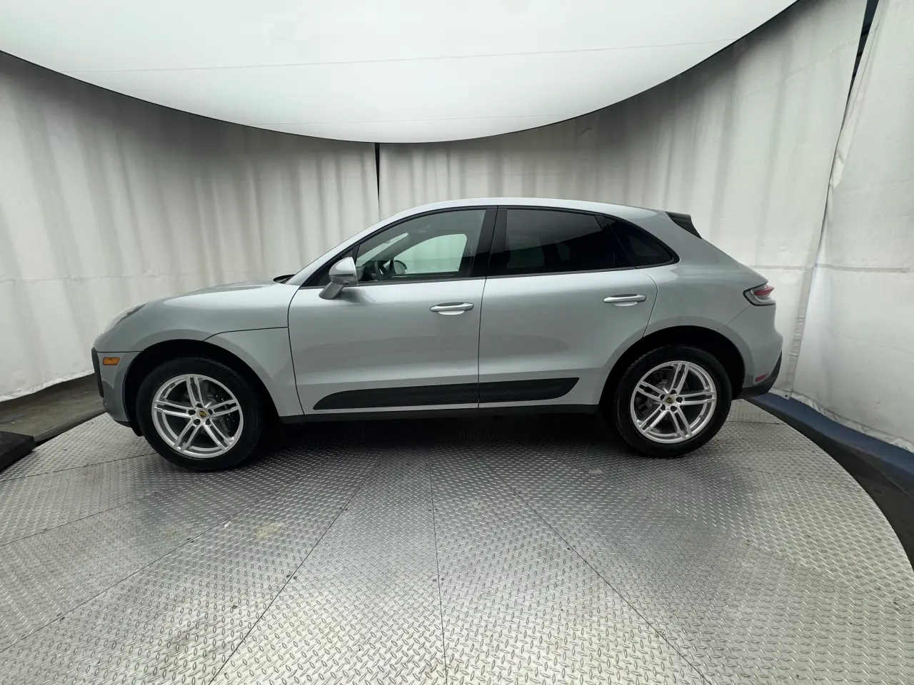 2025 Porsche Macan Base - Photo 16