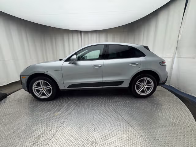 2025 Porsche Macan Base - Photo 10