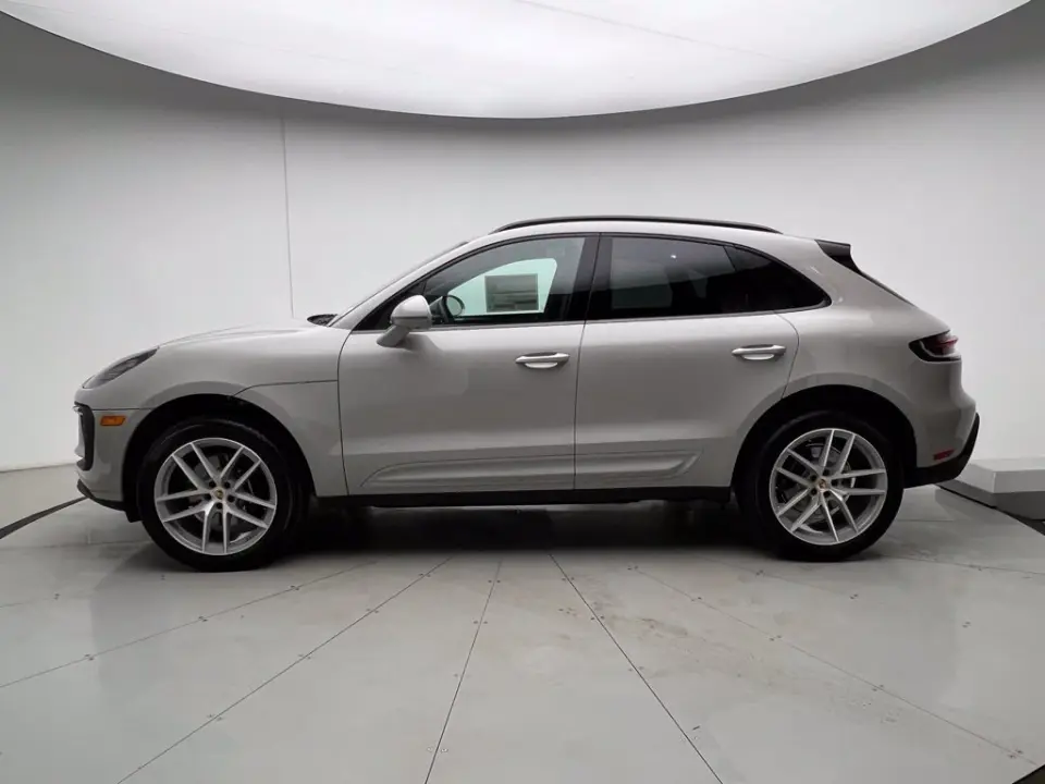 2026 Porsche Macan T - Photo 15