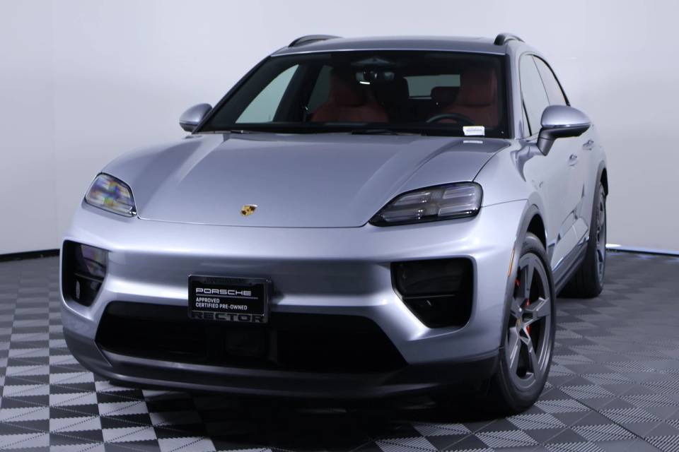 2025 Porsche Macan S