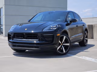 2023 Porsche Macan T's photo