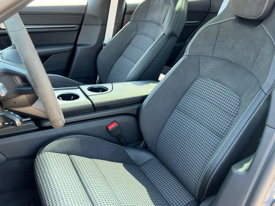 2025 Porsche Taycan Base - Photo 39